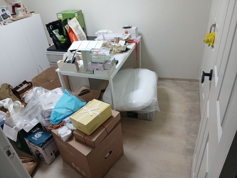 안성 인근 곰팡이 제거 시공 전 — 평택 아파트 방바닥·벽면 하단 결로 곰팡이 차단